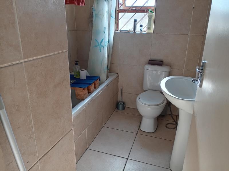 2 Bedroom Property for Sale in Mitchells Plain Central Western Cape